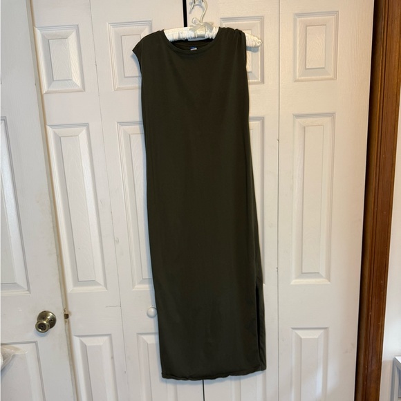 Old Navy Dresses & Skirts - Old Navy Olive Green‎ Sleeveless Maxi Dress